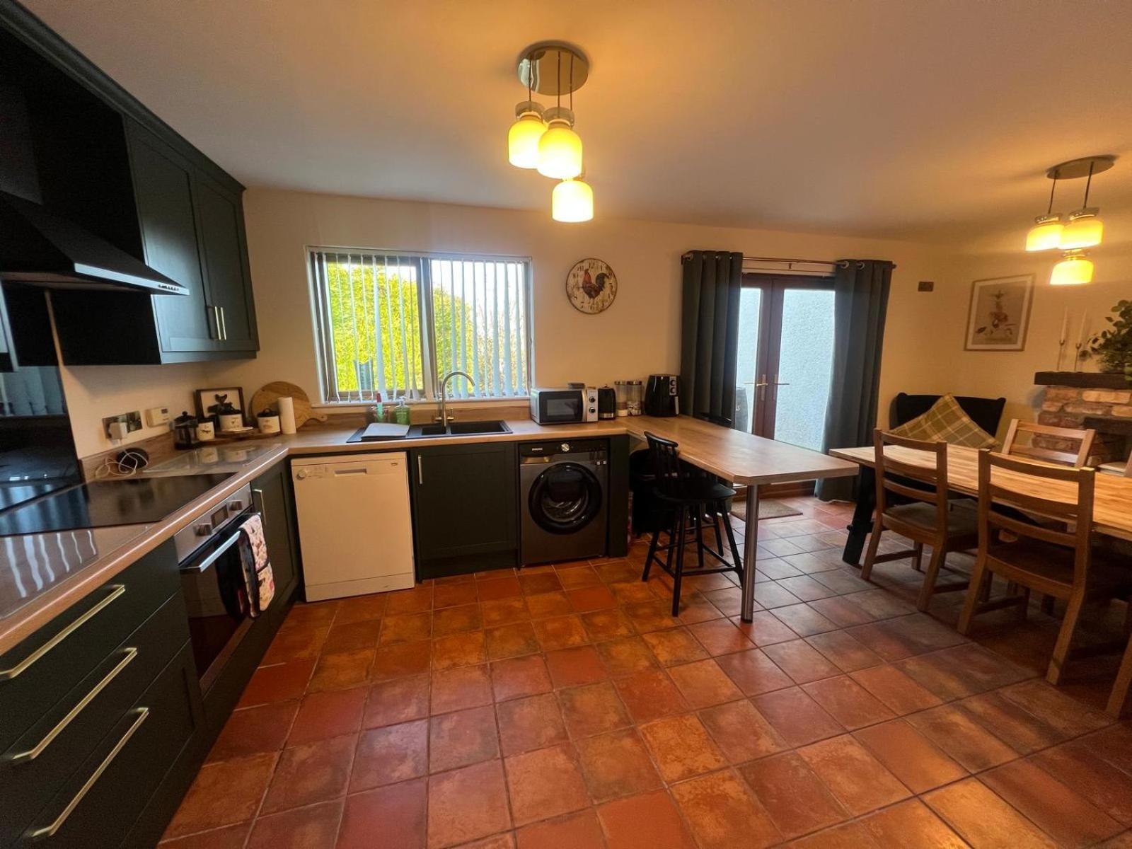 Whitepark Cottage - Your Home Away From Home Баликасъл Екстериор снимка